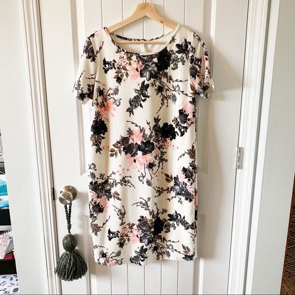Pinkblush Dresses & Skirts - nwt pinkblush | white floral fitted dress